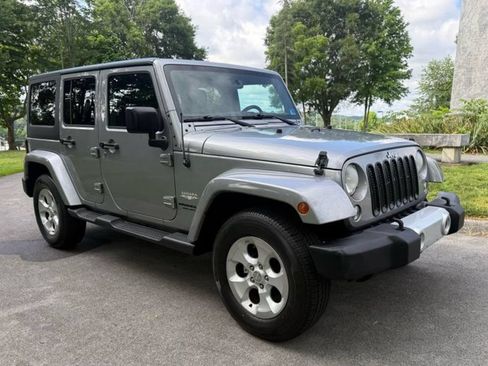 Used 2015 Jeep Wrangler Unlimited Sahara AWD/4WD image 3