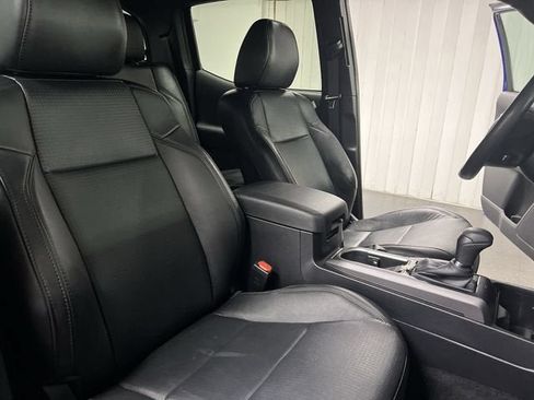 Used 2022 Toyota Tacoma TRD Sport w/ TRD Premium Sport Package AWD/4WD image 28