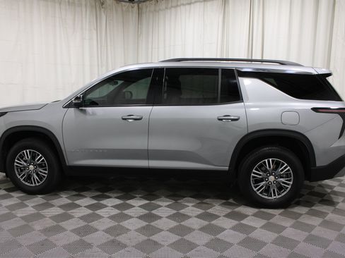 Used 2025 Chevrolet Traverse LT w/ Driver Confidence Package FWD image 35