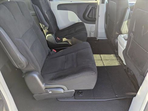 Used 2014 Chrysler Town & Country Touring image 21