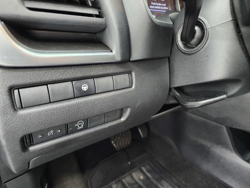 Used 2023 Nissan Rogue SV image 39