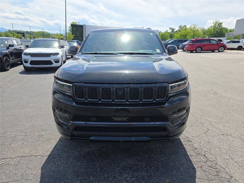 Used 2024 Jeep Wagoneer Series III w/ Premium Group I AWD/4WD image 8