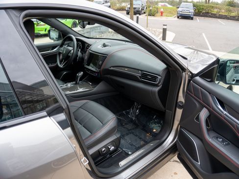 Used 2022 Maserati Levante Modena S AWD/4WD image 29