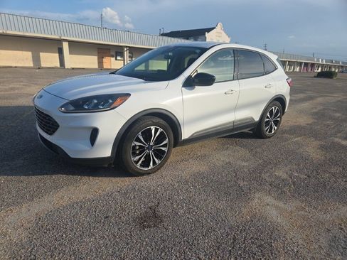 Used 2021 Ford Escape SE w/ SE Sport Appearance Package FWD image 5