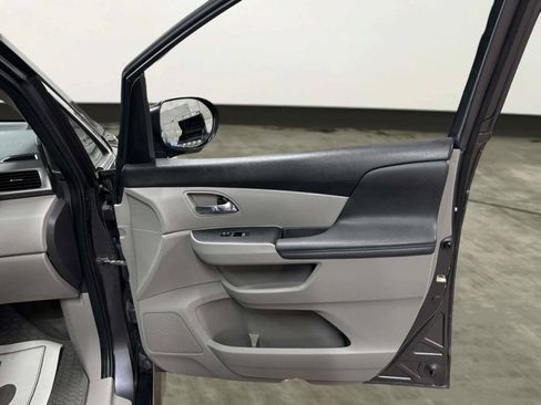 Used 2016 Honda Odyssey SE image 19