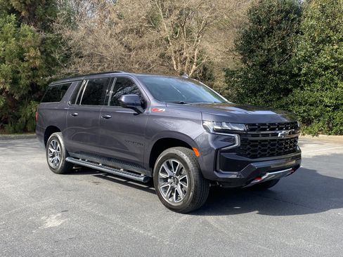 Used 2023 Chevrolet Suburban Z71 image 2