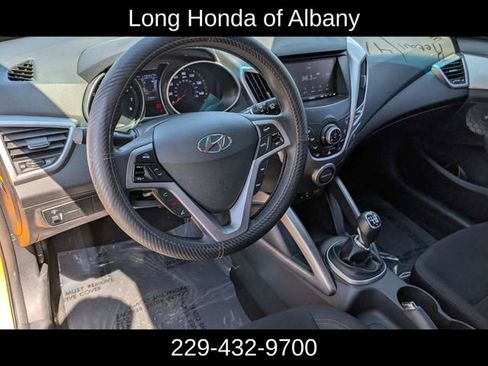 Used 2016 Hyundai Veloster FWD image 19