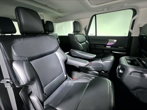 Used 2025 Ford Expedition Platinum AWD/4WD image 37