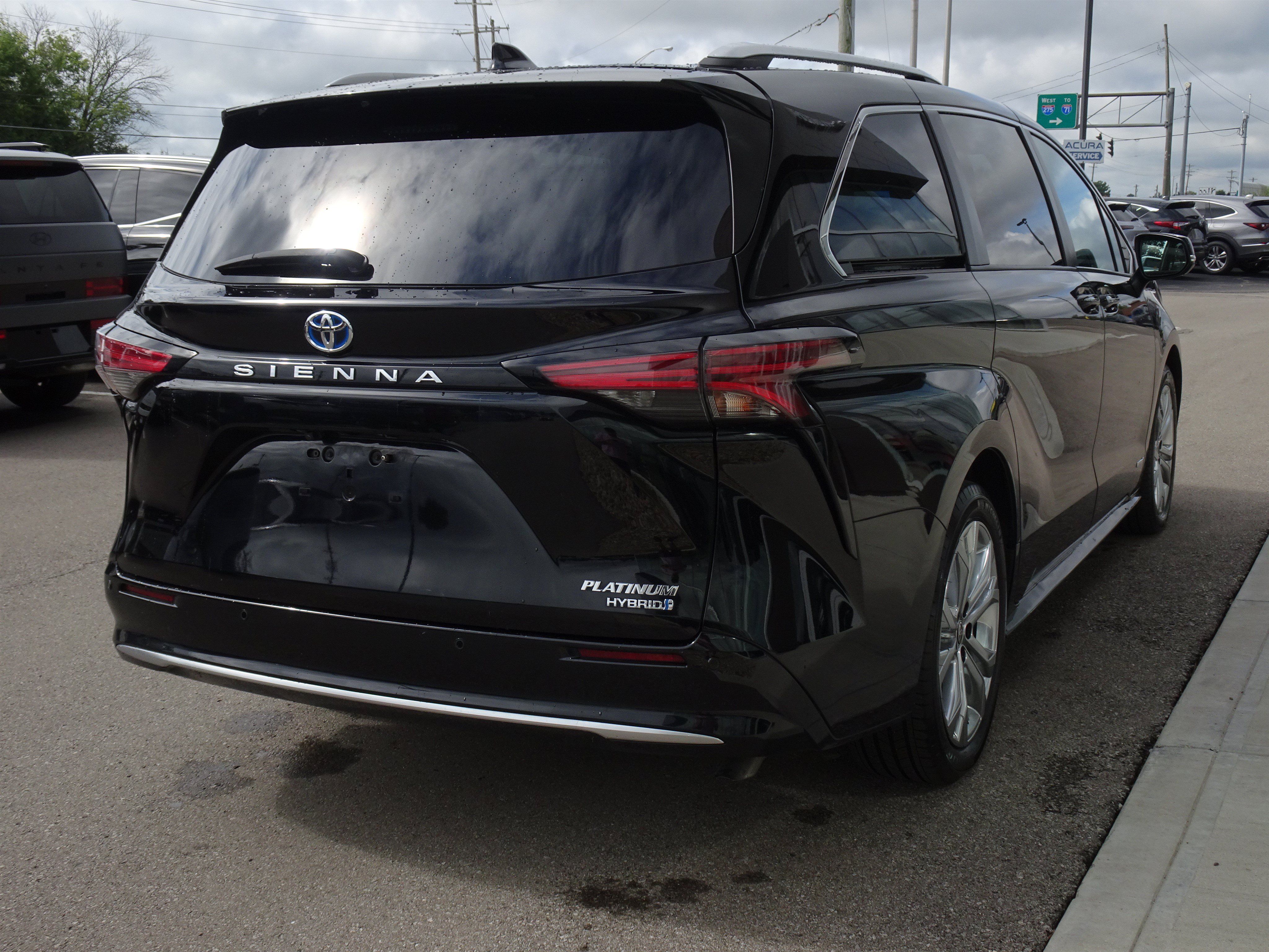 Used 2021 Toyota Sienna Platinum FWD image 5