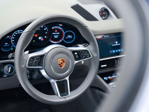 Used 2022 Porsche Cayenne image 21