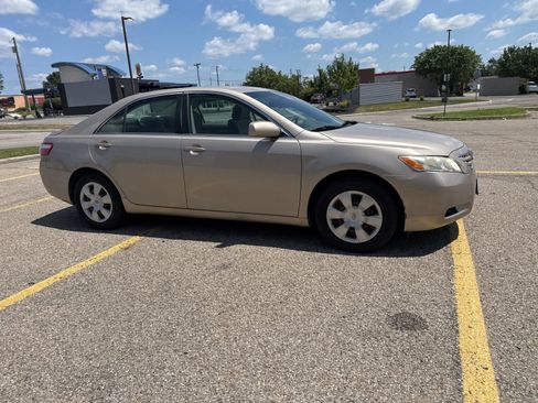 Used 2009 Toyota Camry XLE FWD image 11