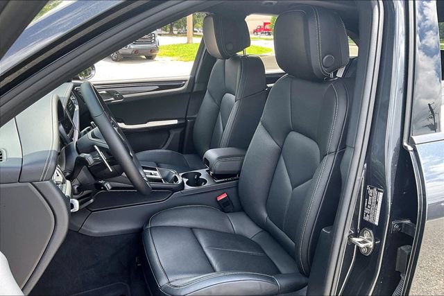 Used 2025 Porsche Macan AWD/4WD image 17