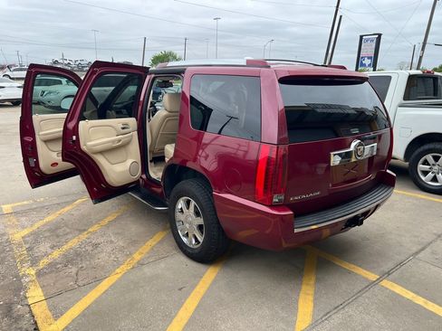 Used 2007 Cadillac Escalade AWD w/ Information Package image 9