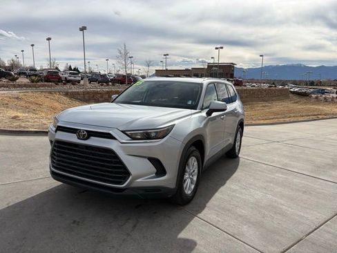 Used 2025 Toyota Grand Highlander AWD image 3