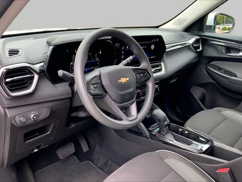 Used 2025 Chevrolet TrailBlazer LT AWD/4WD image 17