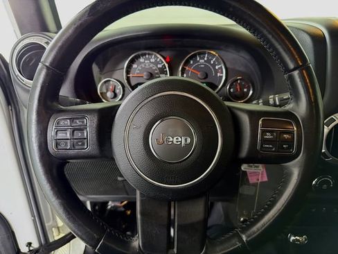 Used 2015 Jeep Wrangler Unlimited Rubicon w/ Connectivity Group AWD/4WD image 12