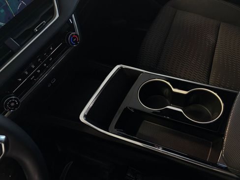 Used 2025 Chevrolet Equinox LT image 40