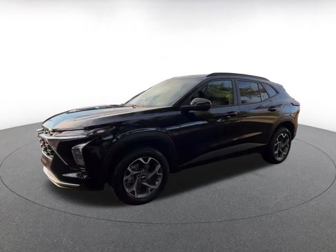 Used 2025 Chevrolet Trax LT image 8