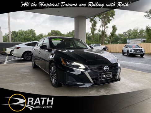 Used 2025 Nissan Altima 2.5 SV FWD image 1