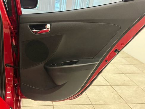 Used 2013 Hyundai Veloster RE:MIX Edition image 18