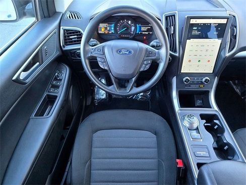 Certified 2024 Ford Edge SE w/ Black Appearance Package image 8