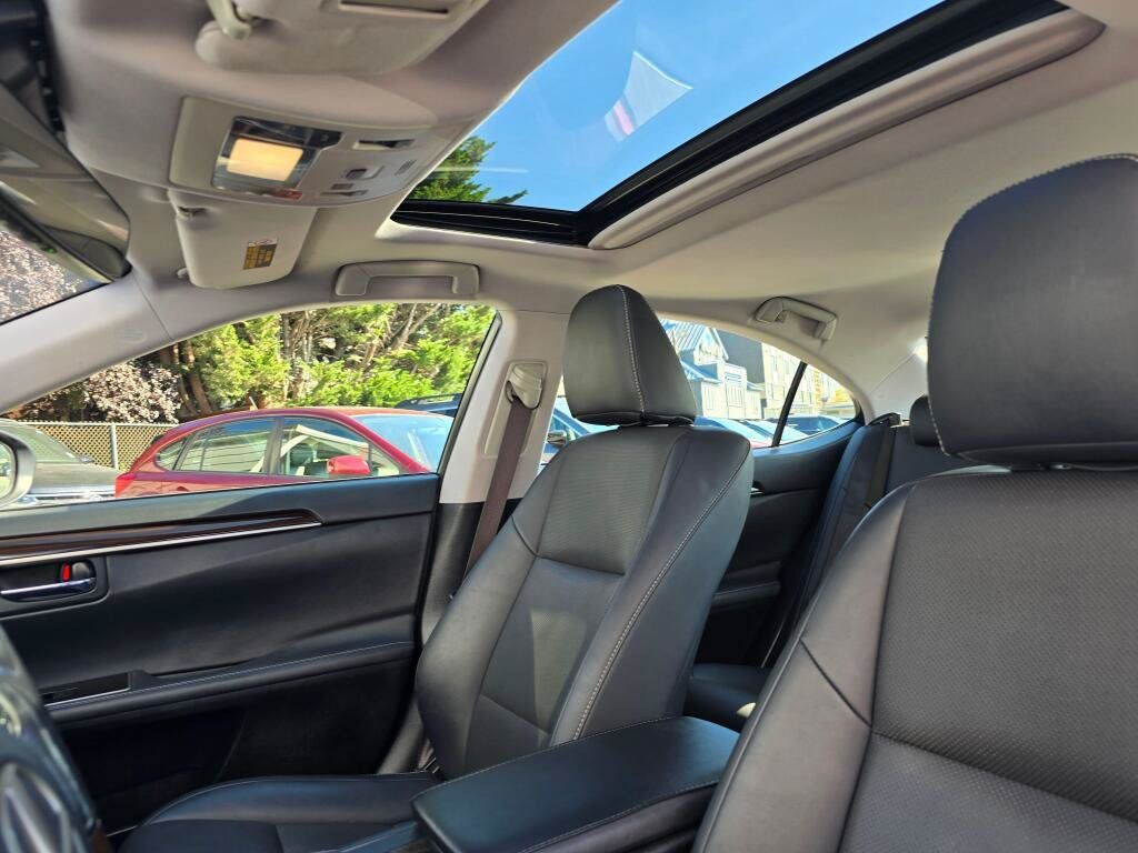 Used 2016 Lexus ES 300h w/ Navigation System Package FWD image 21