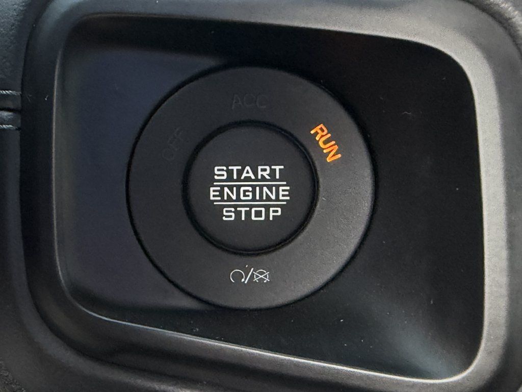 Used 2025 Jeep Gladiator Rubicon AWD/4WD image 20