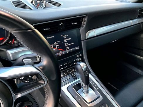 Used 2018 Porsche 911 Carrera image 5