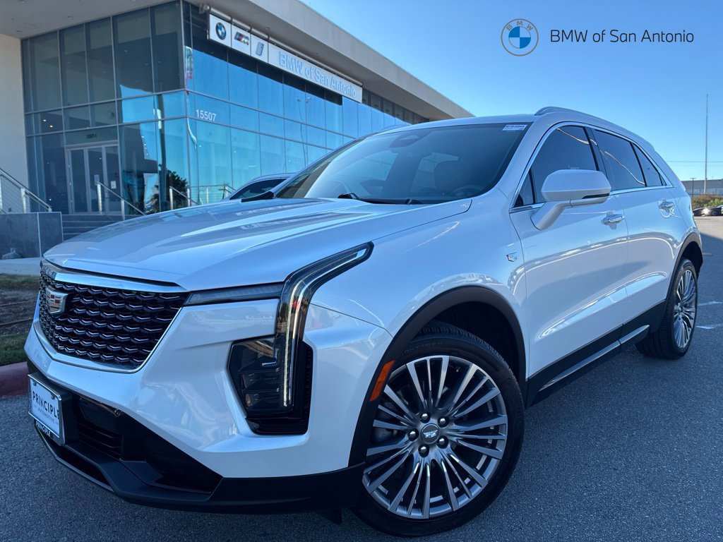 Used 2024 Cadillac XT4 Premium Luxury FWD image 1