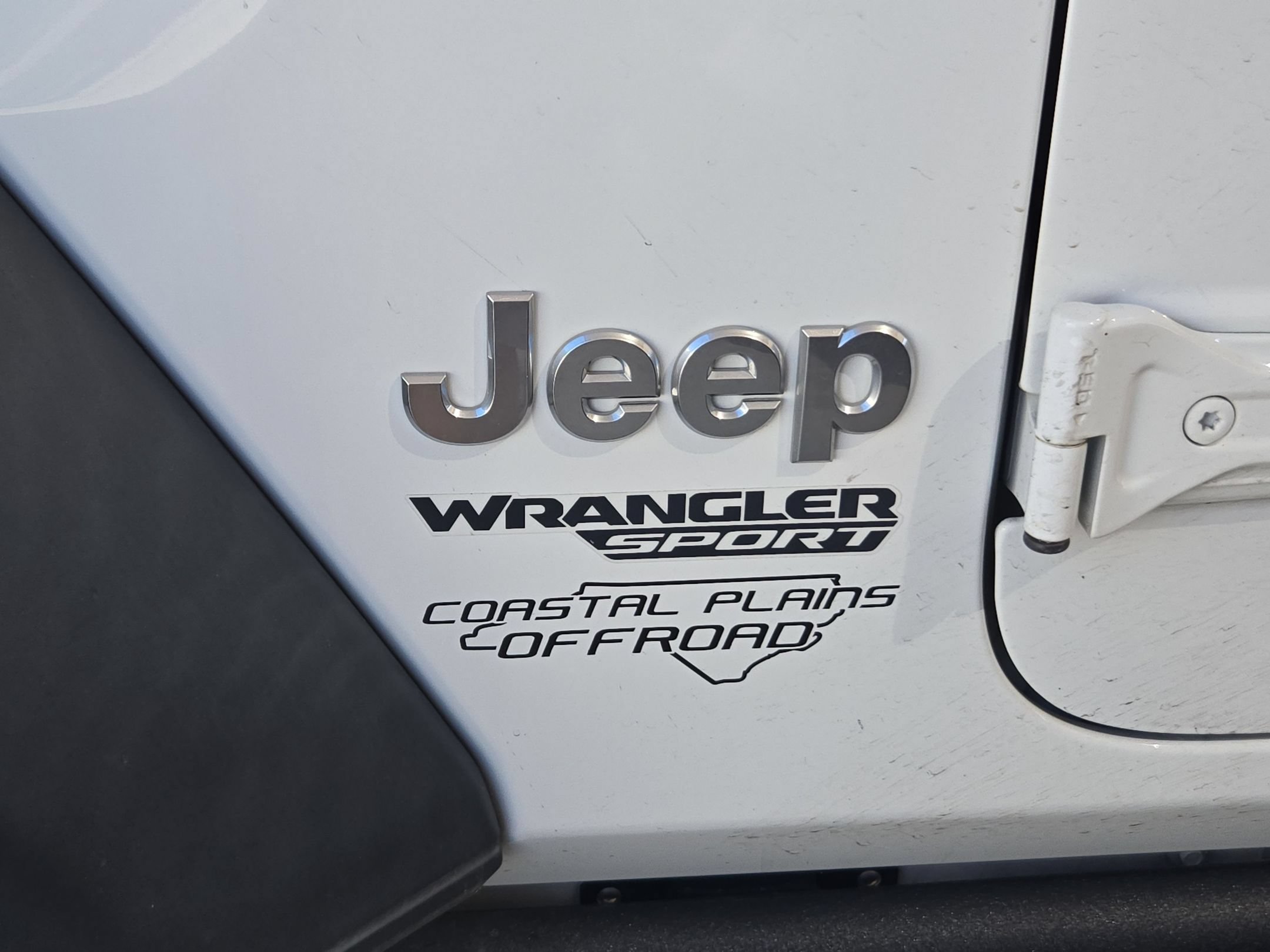 Used 2020 Jeep Wrangler Sport AWD/4WD image 2