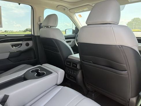 Used 2025 Honda Pilot Touring image 18