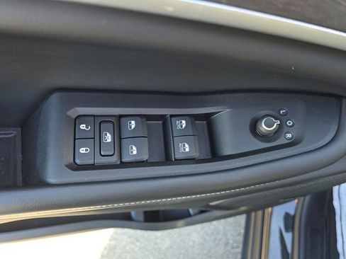 Used 2023 Jeep Grand Cherokee L Limited w/ Black Appearance Package AWD/4WD image 36