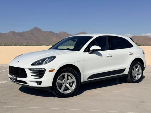 Used 2017 Porsche Macan AWD/4WD image 2