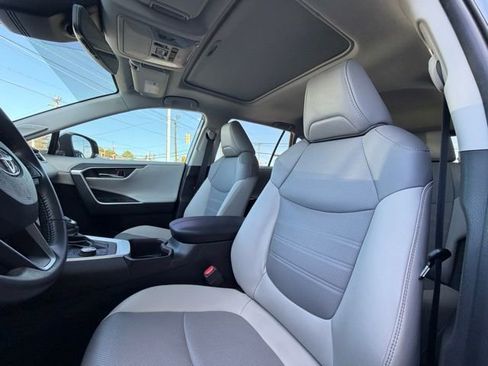 Used 2022 Toyota RAV4 Limited image 6