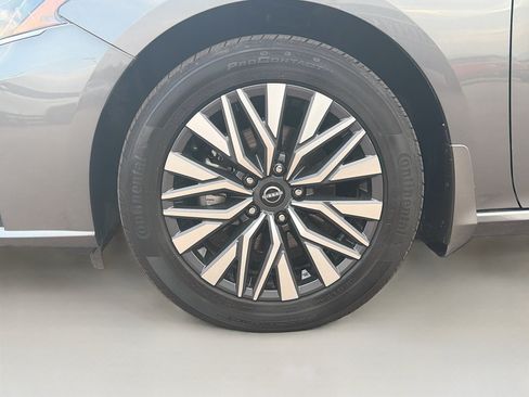 Used 2024 Nissan Altima 2.5 SV AWD/4WD image 11