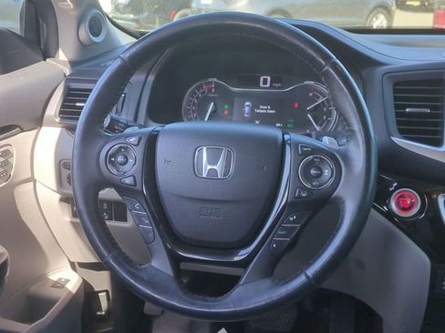 Used 2017 Honda Pilot Touring image 31