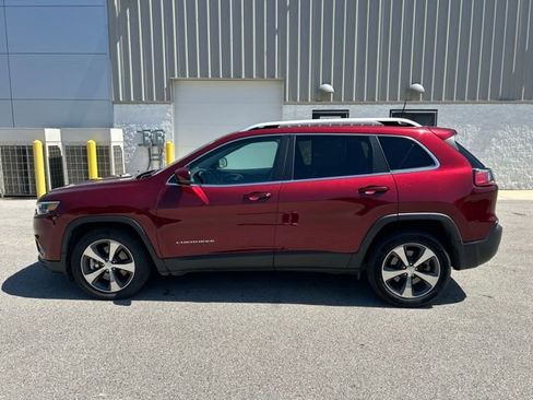 Used 2019 Jeep Cherokee Limited image 2