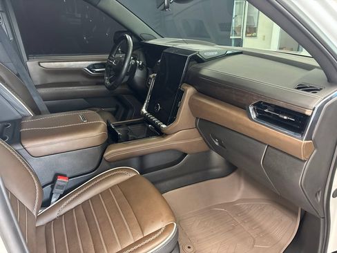 Used 2025 GMC Yukon Denali Ultimate w/ LPO, Floor Liner Package AWD/4WD image 13