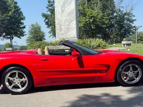 Used 2000 Chevrolet Corvette 5.7L V8 w/ Performance Handling Pkg image 7