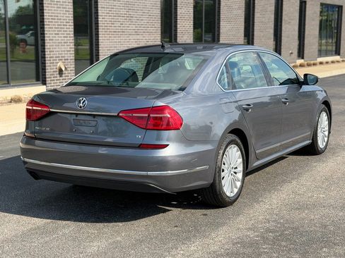 Used 2016 Volkswagen Passat 1.8T SE FWD image 2