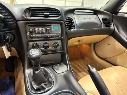 Used 2000 Chevrolet Corvette Convertible image 24