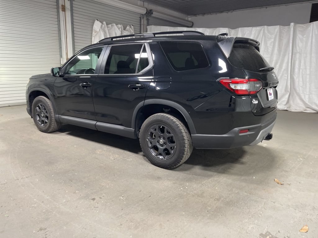 Used 2025 Honda Pilot TrailSport image 5
