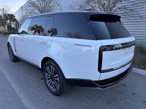 New 2026 Land Rover Range Rover Long Wheelbase SE image 3