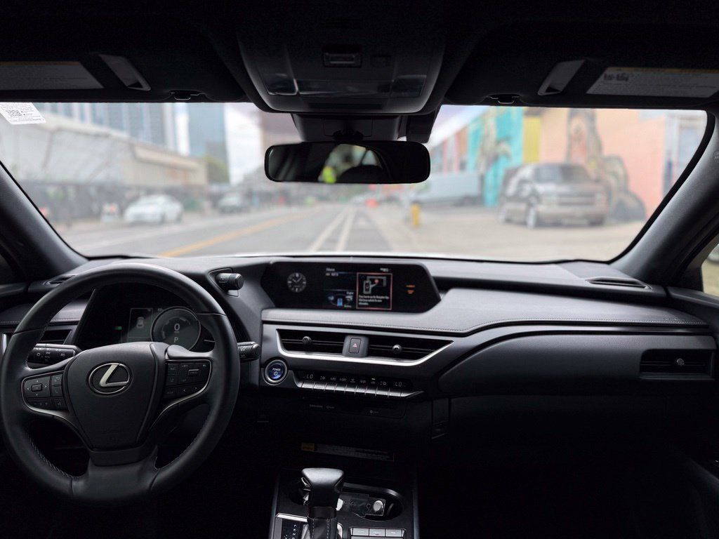 Used 2022 Lexus UX 250h AWD/4WD image 16