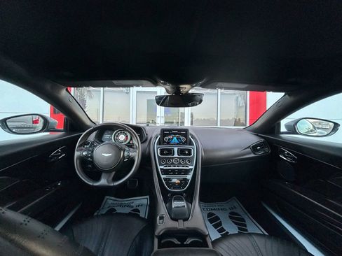 Used 2020 Aston Martin DB11 Coupe image 9
