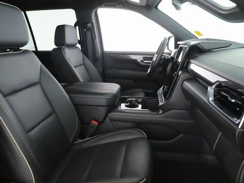 Used 2025 GMC Yukon Elevation image 33