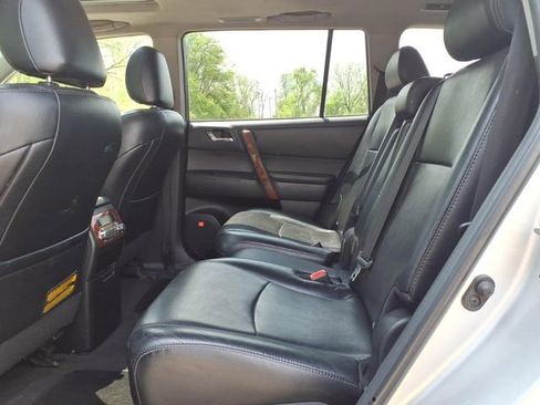 Used 2012 Toyota Highlander Limited w/ Tow Pkg AWD/4WD image 14