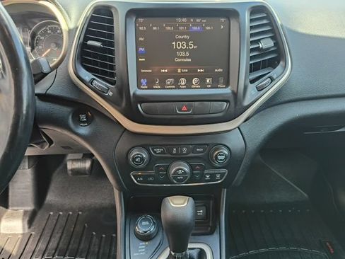 Used 2015 Jeep Cherokee Latitude w/ Comfort/Convenience Group AWD/4WD image 22