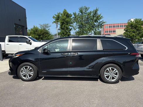 Used 2021 Toyota Sienna Platinum AWD/4WD image 6