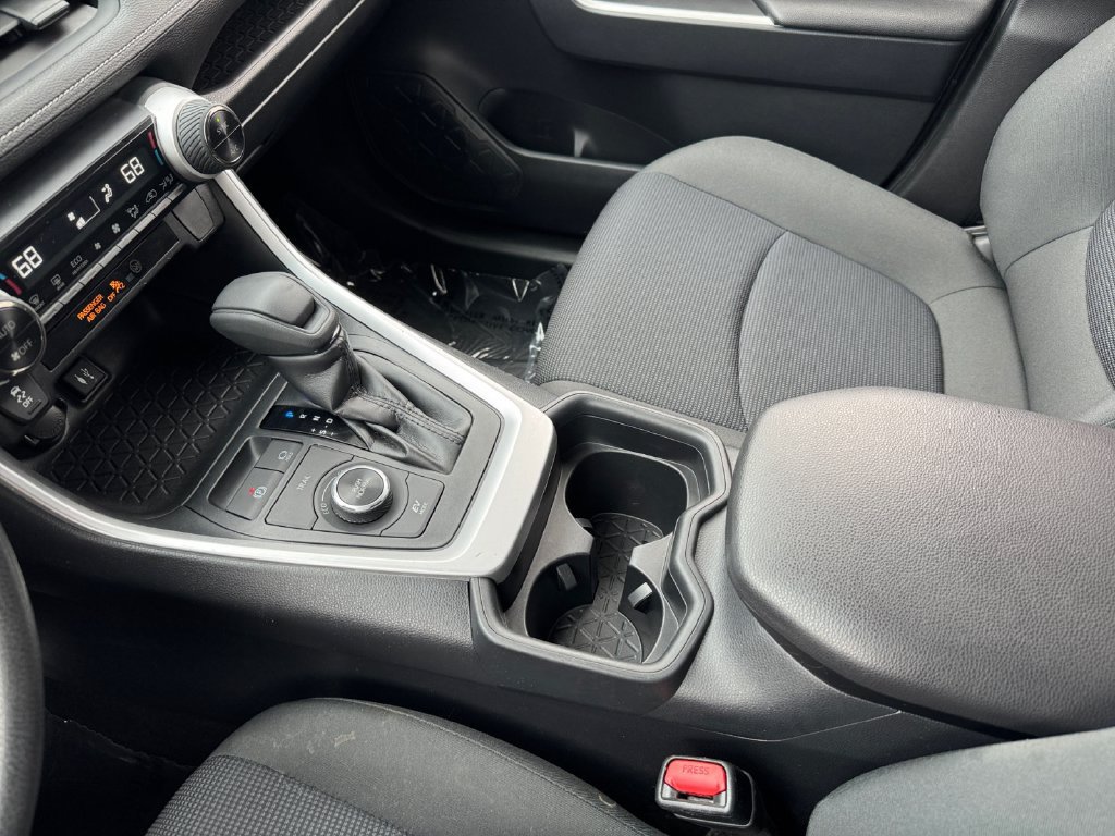 Used 2019 Toyota RAV4 LE w/ Carpet Mat Package AWD/4WD image 26